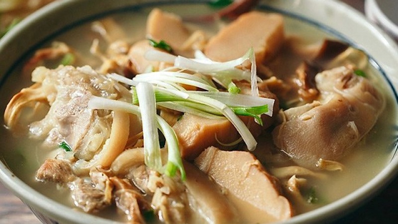 Canh măng móng giò – 140.000 đồng
