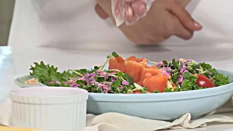 Cách Làm Salad Cá Hồi Sốt Thanh Long Thanh Mát, Ngon Mới Lạ